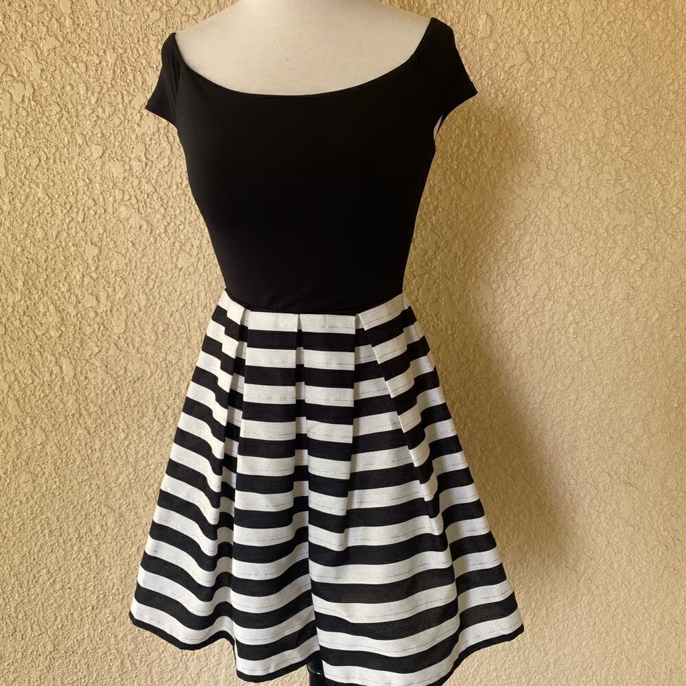 City Studio Speechless Off the Shoulder Black&White w/Silver Detail Dress‎ Sz.1